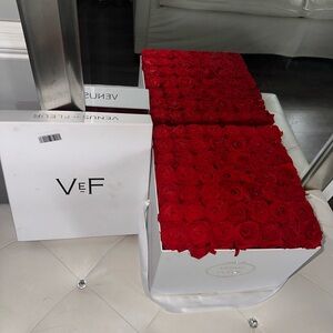 VENUS et FLEUR Red Rose Box